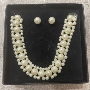 Perfect Poise Avon 2 piece set with gift box white faux pearls